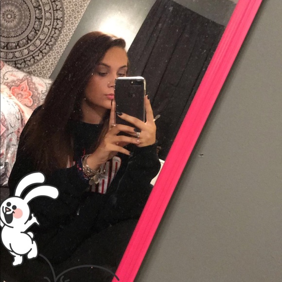 Meet your Posher, Lauren - Picture 3 of 7